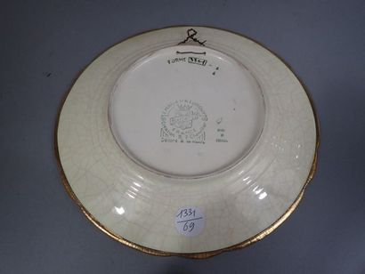 LONGWY. Plat rond en faïence polychrome et...