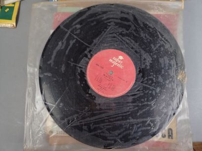 Lot de 23 vinyles 33 tours (25cm de diamètre),...