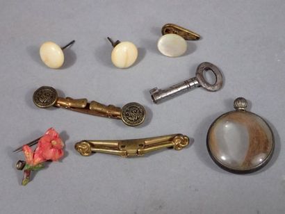 *Ensemble de bijoux fantaisies divers : Médaillon...
