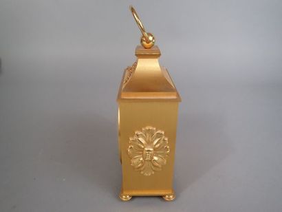 HOUR LAVIGNE. Pendule Borne en bronze doré...