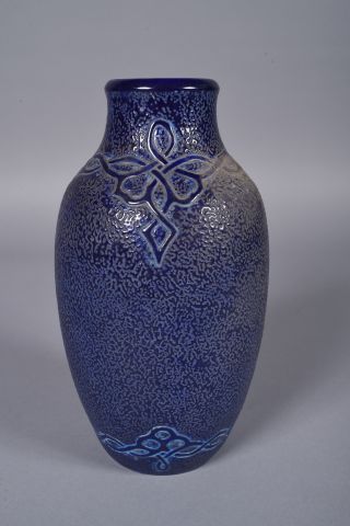 * Amphora. Vase ovoïde à col en grès émaillé...