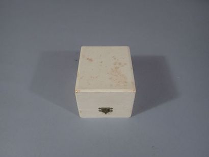Timbale en métal argenté dans son coffret...