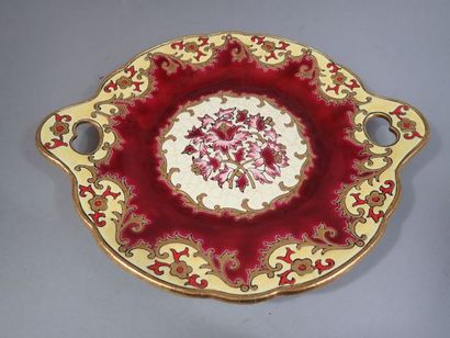 LONGWY. Plat rond à bords polylobés et à...