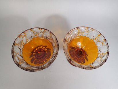Cristal de Bohème, paire de coupes sur pied...