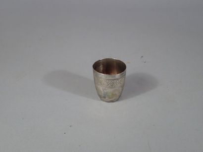 Timbale en argent à décor d'une frise. Poinçon...