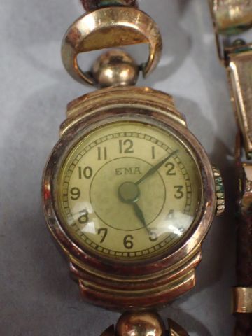 *Montre bracelet de dame de marque EMA. Boitier...