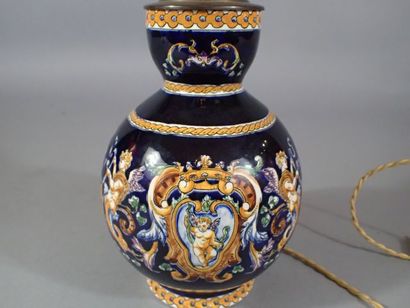 GIEN, vase boule à col en faïence polychrome...