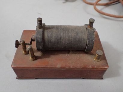 Ensemble de deux bobines de Ruhmkorff sur...