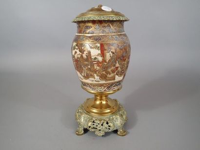 Pied de lampe en porcelaine de Satsuma monture...