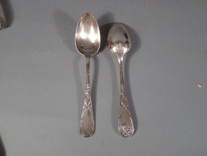Partie de ménagère en métal argenté à décor...