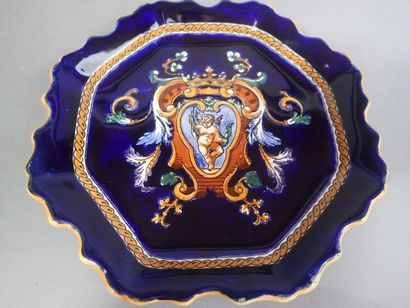 GIEN, Ensemble d'assiettes motif RENAISSANCE...