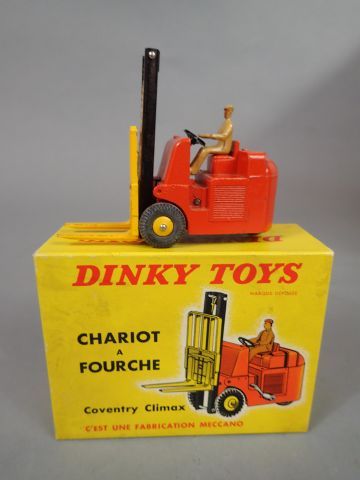 DINKY TOYS France. Réf 597.Chariot à fourche...