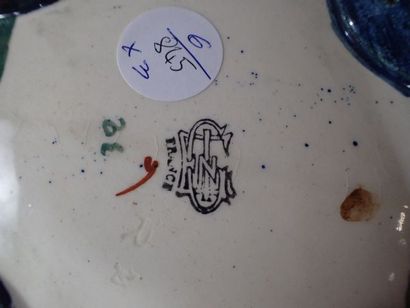 GIEN. Garnitures de cheminée en faïence à...