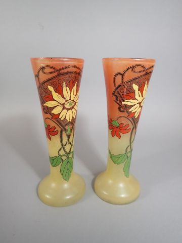 Dans le style de Legras. Paire de vases en...