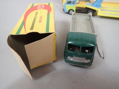 Lot de 3 véhicules miniatures : MATCHBOX...