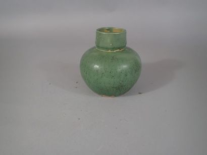 REVERNAY. Petit vase boule en grès émaillé,...