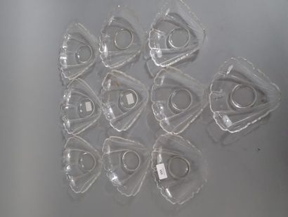 Dix coupelles en cristal en forment de c...
