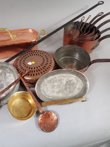 Lot d'ustensiles de cuisine en cuivre: série...