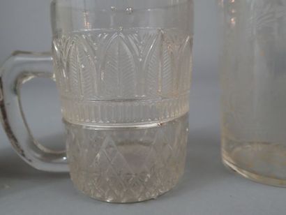 Ensemble de 16 verres dépareillés à eau et...