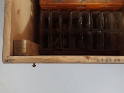 A.GAIFFE à Paris. Coffret en bois noir numéroté...