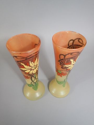 Dans le style de Legras. Paire de vases en...