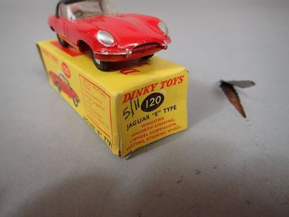 DINKY TOYS GB. Réf. 120. Jaguar type E. Usures....