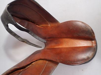 *Ensemble d'équitation comprenant une paire...