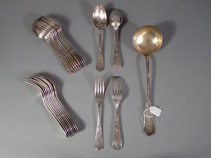 Partie de ménagère en métal argenté à décor...