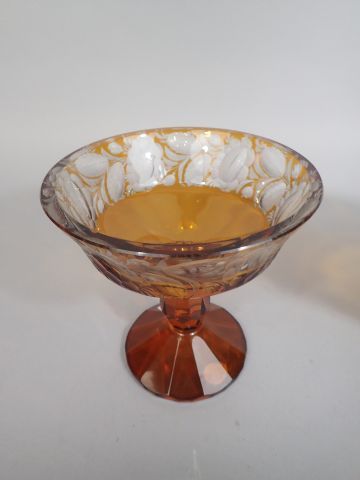 Cristal de Bohème, paire de coupes sur pied...
