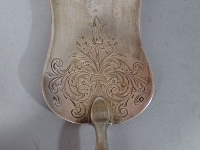 Pelle à gâteau en argent à décor de corde...
