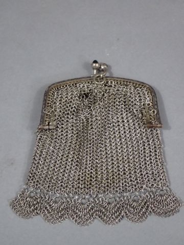 *Petit porte monnaie en mailles à fermoir...