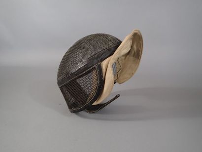 Casque d'escrime en métal grillagé, armature...