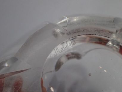 *Trois cendriers en cristal, dont un petit...