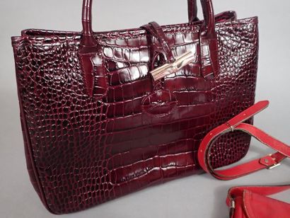 Sac à main Longchamp, en simili bordeaux...