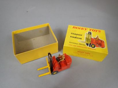 DINKY TOYS France. Réf 597.Chariot à fourche...