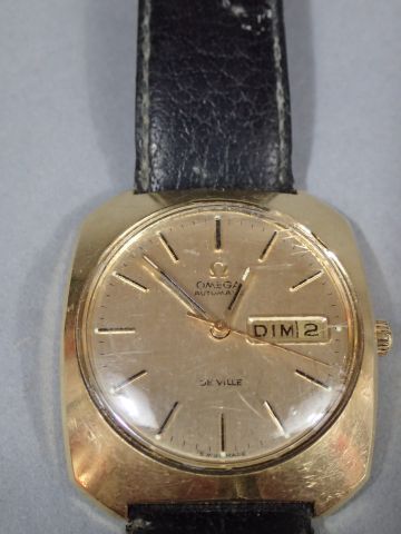 *OMEGA automatic modèle De Ville. Montre-bracelet...