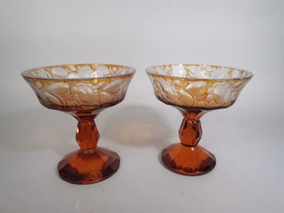 Cristal de Bohème, paire de coupes sur pied...