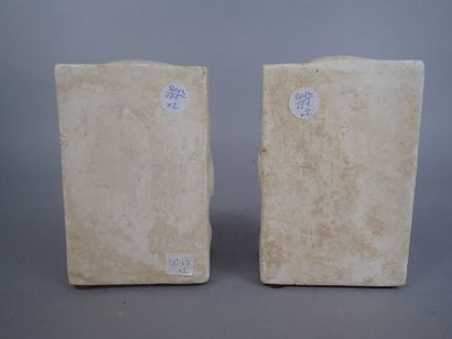 Paire de serre livres en plâtre représentant...