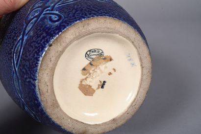 * Amphora. Vase ovoïde à col en grès émaillé...