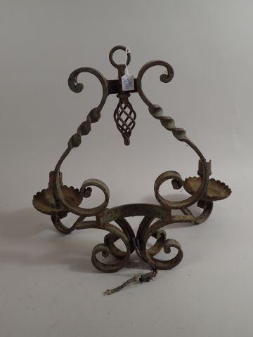 Paire d'appliques en fer forgé à deux bras...