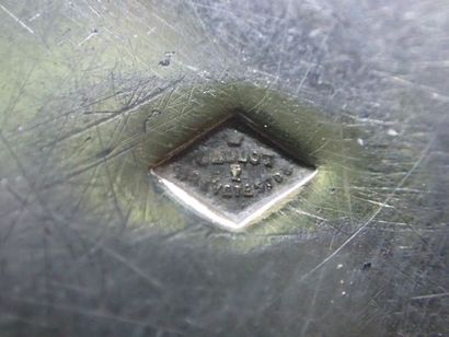 Deux soucoupes en argent : 1 coupelle à fleuriture,...