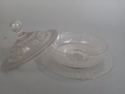 Bonbonnière couverte en cristal à décor de...