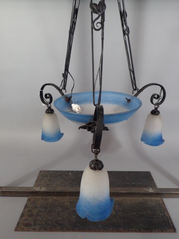 Suspension en fer forgé avec coupe et trois...