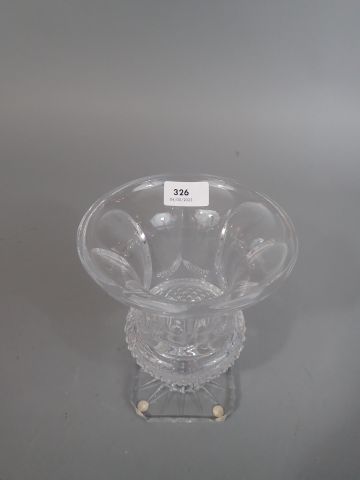 Vase Médicis en cristal taillé en pointe...