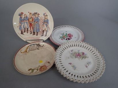 Cinq assiettes en faïence :une de Sarreguemines...