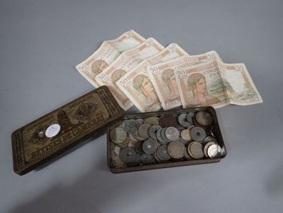 *Boite de pièces de monnaie et 5 billets...