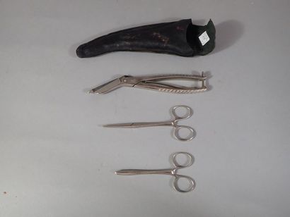 Ensemble médical comprenant :21 bandes de...