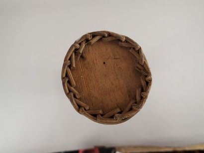 Pendule portique en marqueterie de bois de...