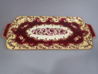 LONGWY. Plat à cake en faïence polychrome...