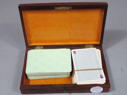*Boite en bois de placage vernis pour jeux...